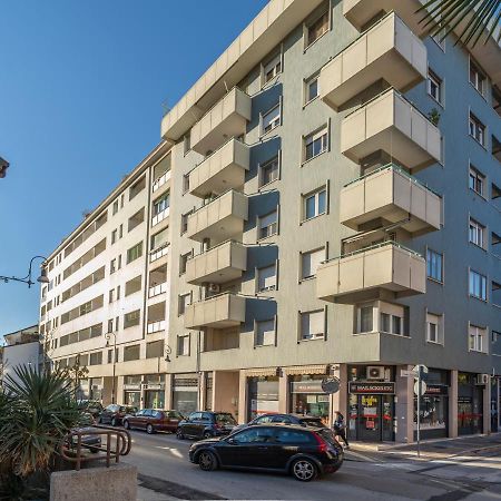 Lucilla Home - Apt Con Wifi Nel Cuore Di Udine Eksteriør billede