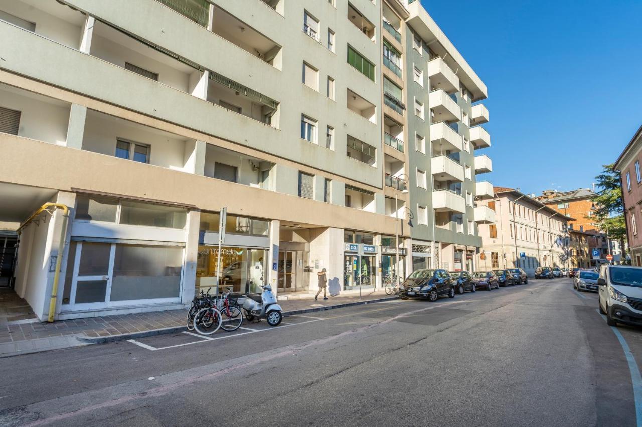 Lucilla Home - Apt Con Wifi Nel Cuore Di Udine Eksteriør billede