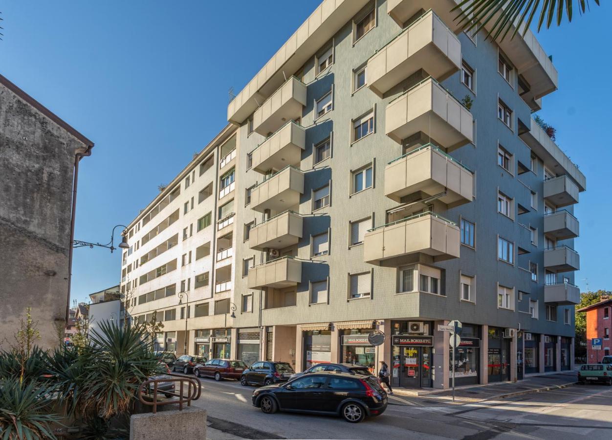 Lucilla Home - Apt Con Wifi Nel Cuore Di Udine Eksteriør billede